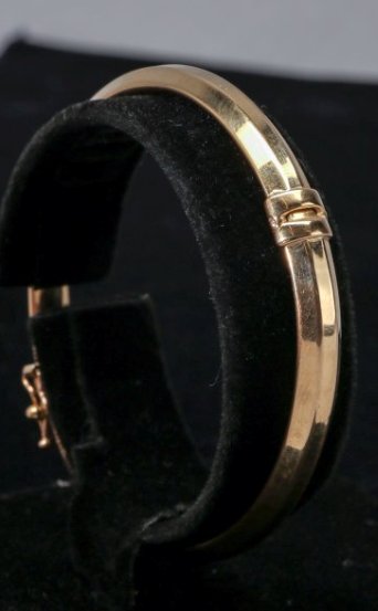 18K Yellow Gold Hinged Bangle Bracelet (1 of 2)