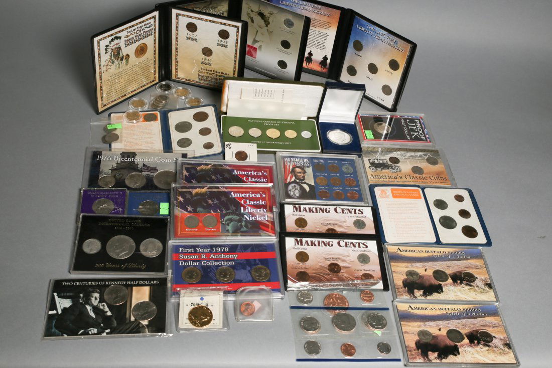 Large Lot Various US and Foreign Coins (1 of 4)