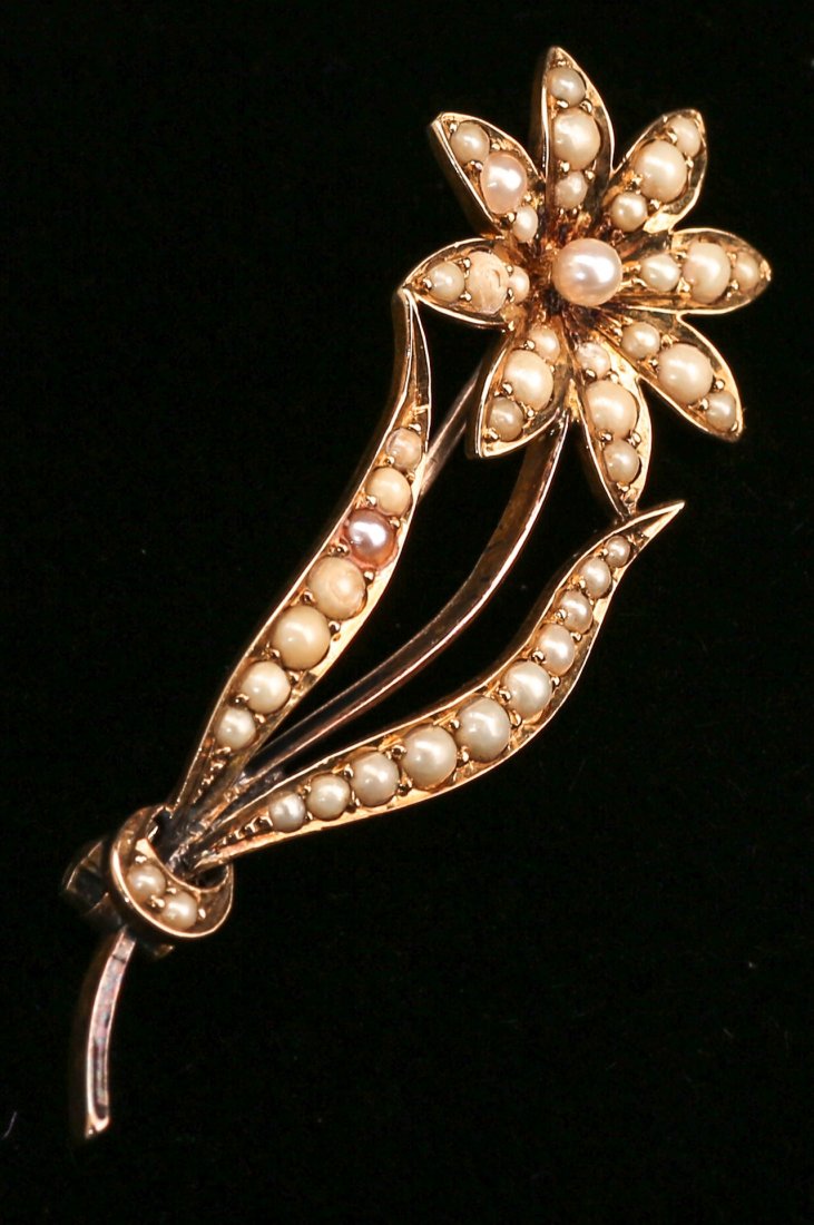c1905 Edwardian 12K Gold Seed Pearl Flower Brooch: Beautiful Edwardian 12K gold floral brooch from the early 1900s. This brooch is English in origin, is shaped like a daisy, and is adorned with 32 seed pearls. Unmarked, tested at 12K gold. Antique cla