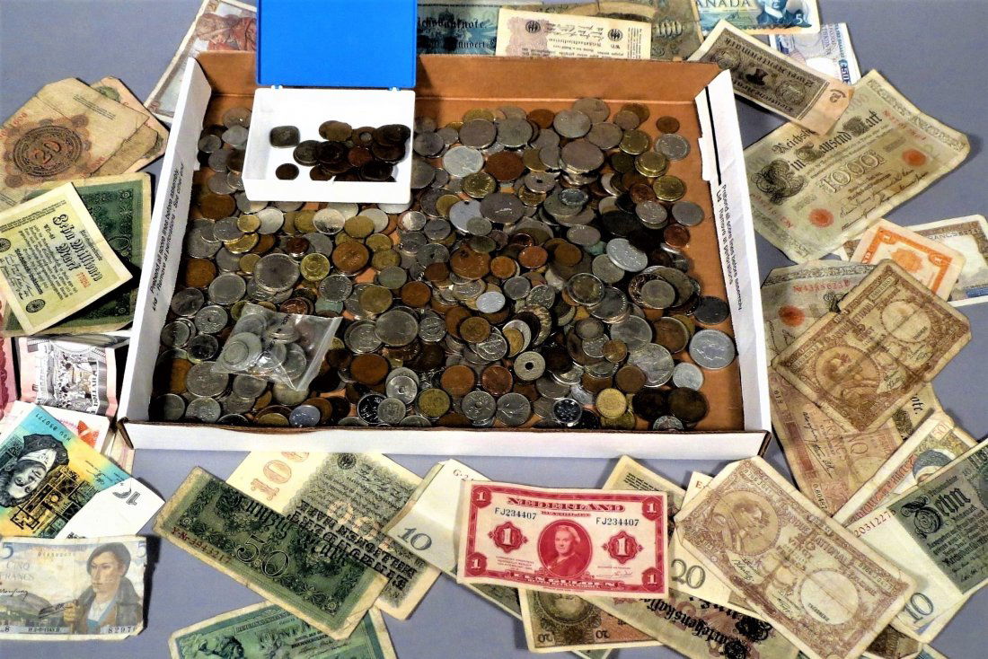 7 lbs + Foreign Coins and Paper Currency Some Silver (1 of 7)