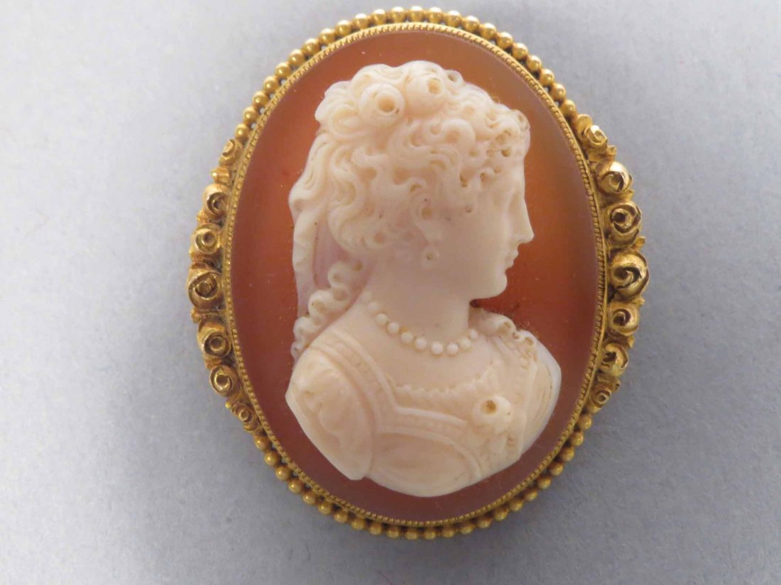 Queen Victoria? Antique Cameo 14 K Shell (1 of 3)