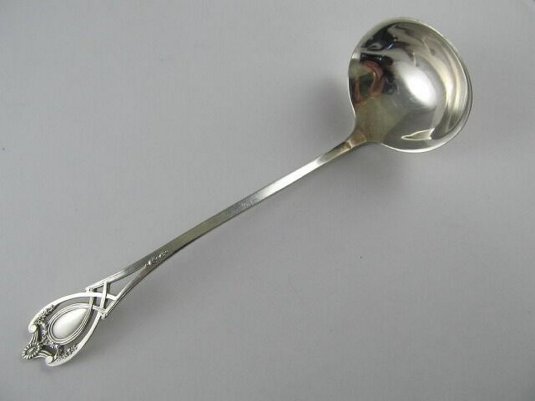 ROGERS LUNT BOWLEN MONTICELLO STERLING SAUCE LADLE: This great sauce ladle has just been polished. It is inexcellent condition. It is about 5 1/2 inches long. It weighs over 1/2 troy ounce. There is no monogram or indication any monogram was removed. T