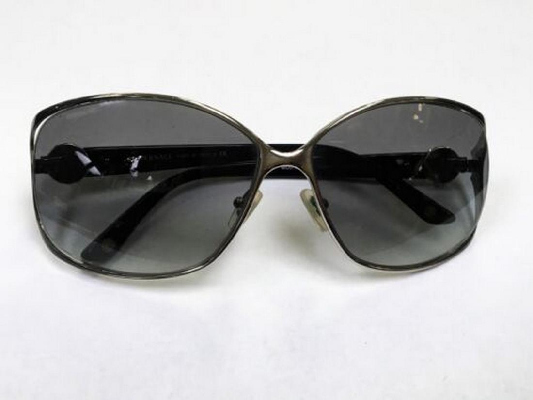 VERSACE MOD 2125B SUNGLASSES UNISEX MEDUSA CHARMS AT: GORGEOUS AND AUTHENTIC SIGNATURE VERSACE SUNGLASSES WITH MEDUSA CHARMS AND SWAROVSKI CRYSTALS AT TEMPLE IN BLACK AND SILVER. PRE-OWNED AND IN FABULOUS CONDITION! COMES WITH CASE. (ID: 11254-1 )