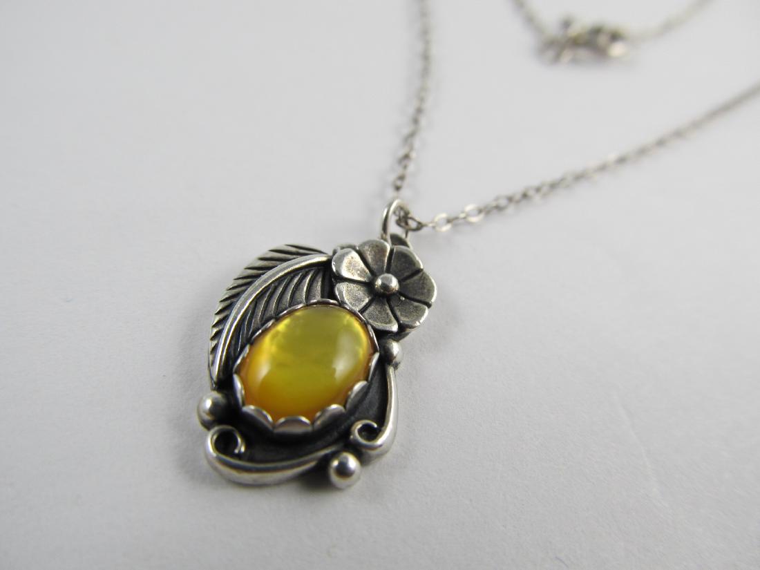 WM STERLING SILVER VINTAGE PENDANT / CHAIN SET (1 of 5)