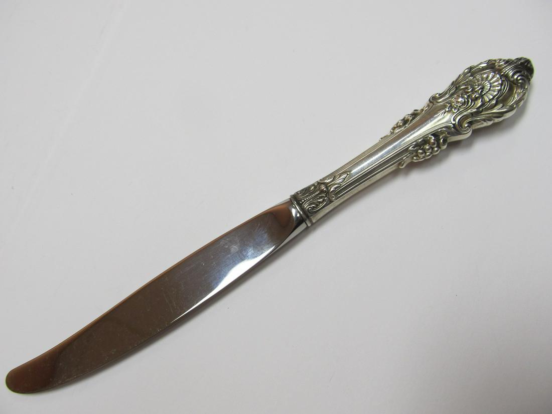 WALLACE SILVERSMITHS SIR CHRISTOPHER STERLING HANDLE: WALLACE SILVERSMITHS SIR CHRISTOPHER STERLING HANDLE DINNER KNIFE 9" XLNT COND Product Description: This choice sterling handled dinner knife is an overall excellent condition with almost no wear that