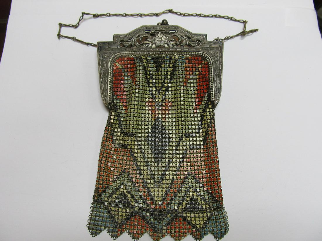 WHITING & DAVIS CO ART DECO LADIES MESH PURSE / BAG: WHITING & DAVIS CO ART DECO LADIES MESH PURSE / BAG GOOD COND Product Description: This fine early deco mesh bag has a Whiting & Davis tag. It is in good condition with slight wear excluding some ligh