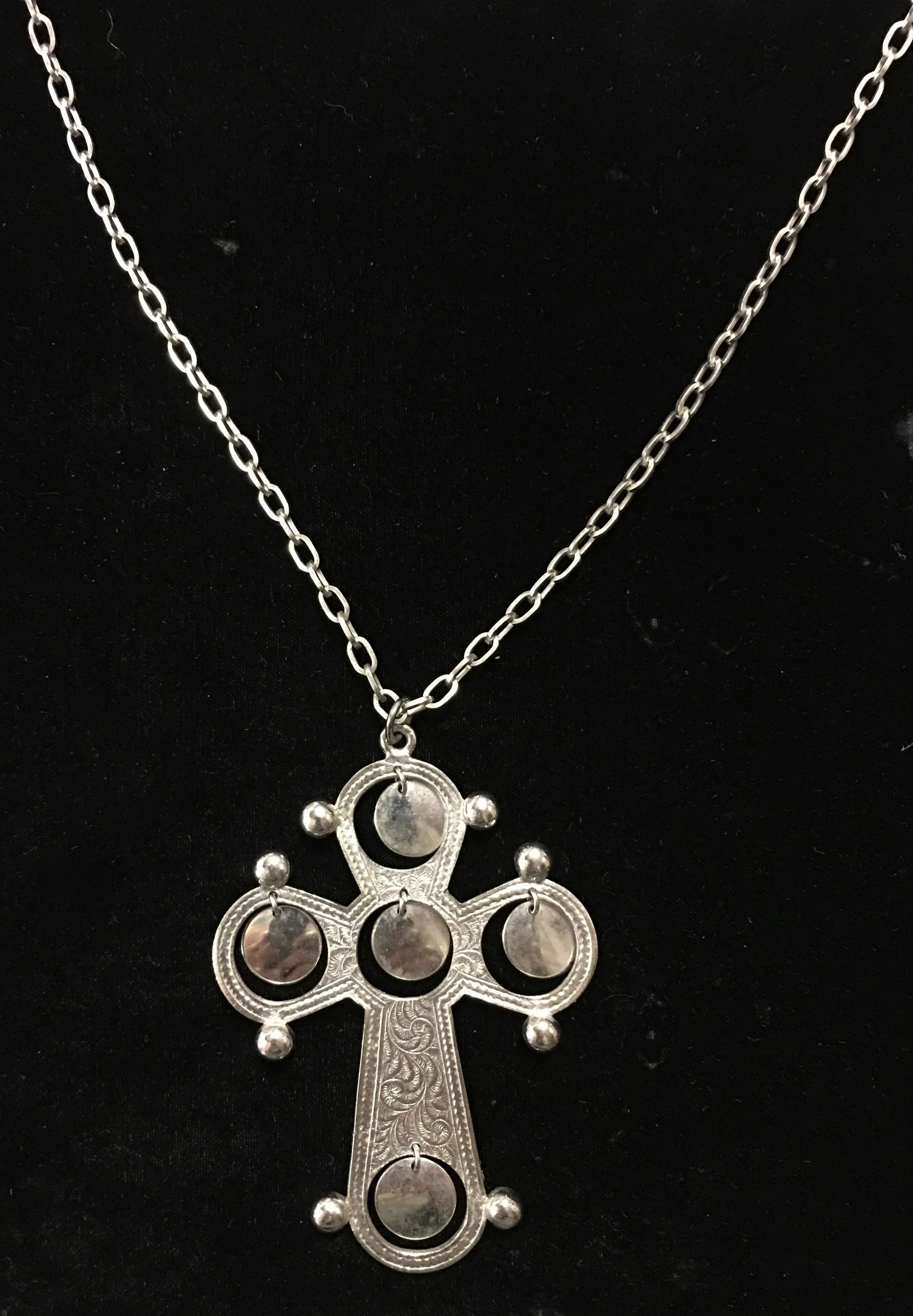 Beautiful Silver Plated Cross Necklace (1 of 5)