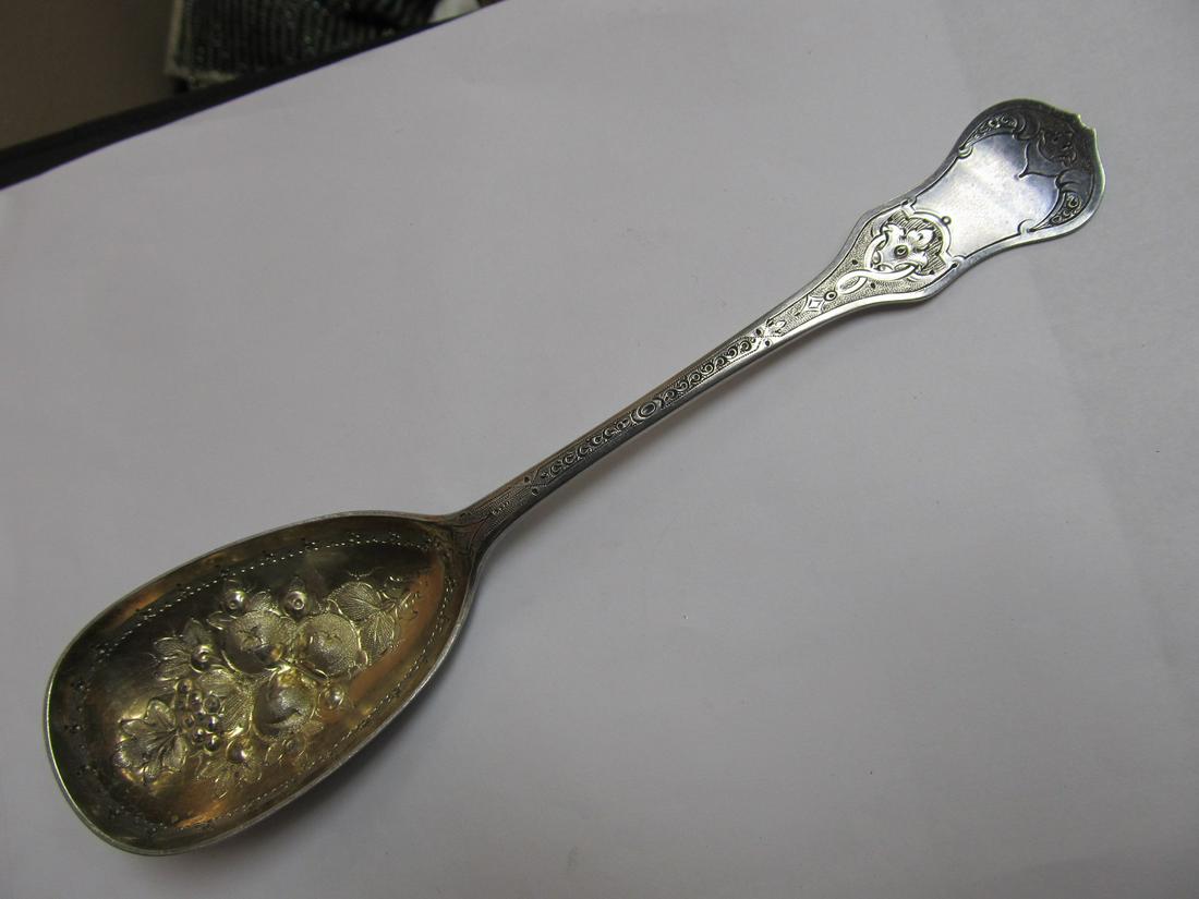 M H & CO SILVERPLATE ORNATE BERRY SPOON GOLD WASH 8 (1 of 7)