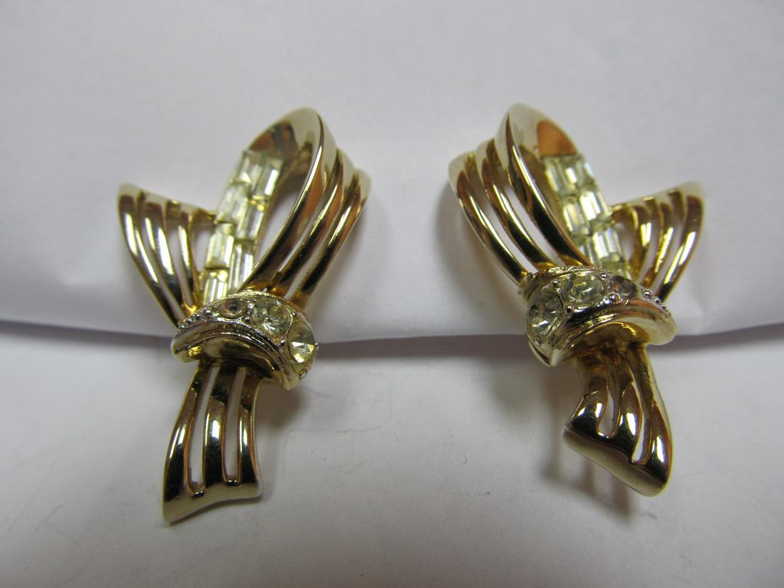 CORO GOLD TONE ATTRACTIVE CLIP EARRINGS RHINESTONES 1 (1 of 5)