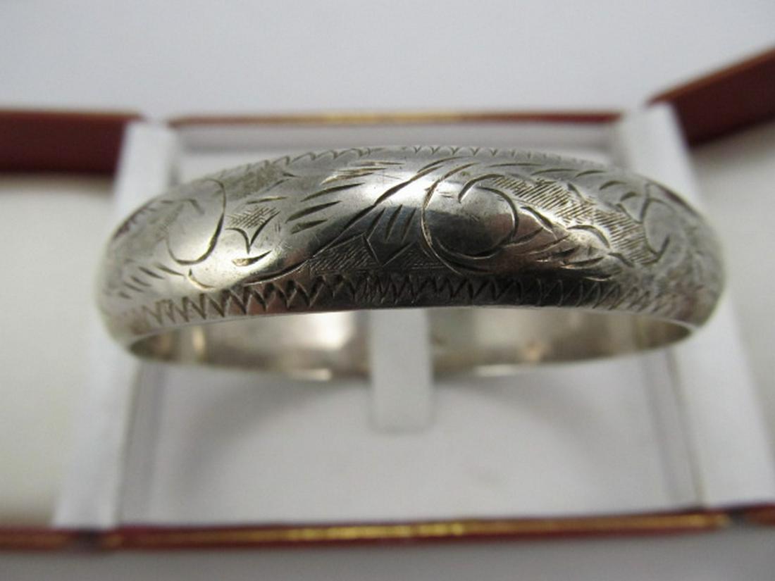VINTAGE STERLING SILVER HINGED CIRCULAR CUFF BRACELET V (1 of 5)