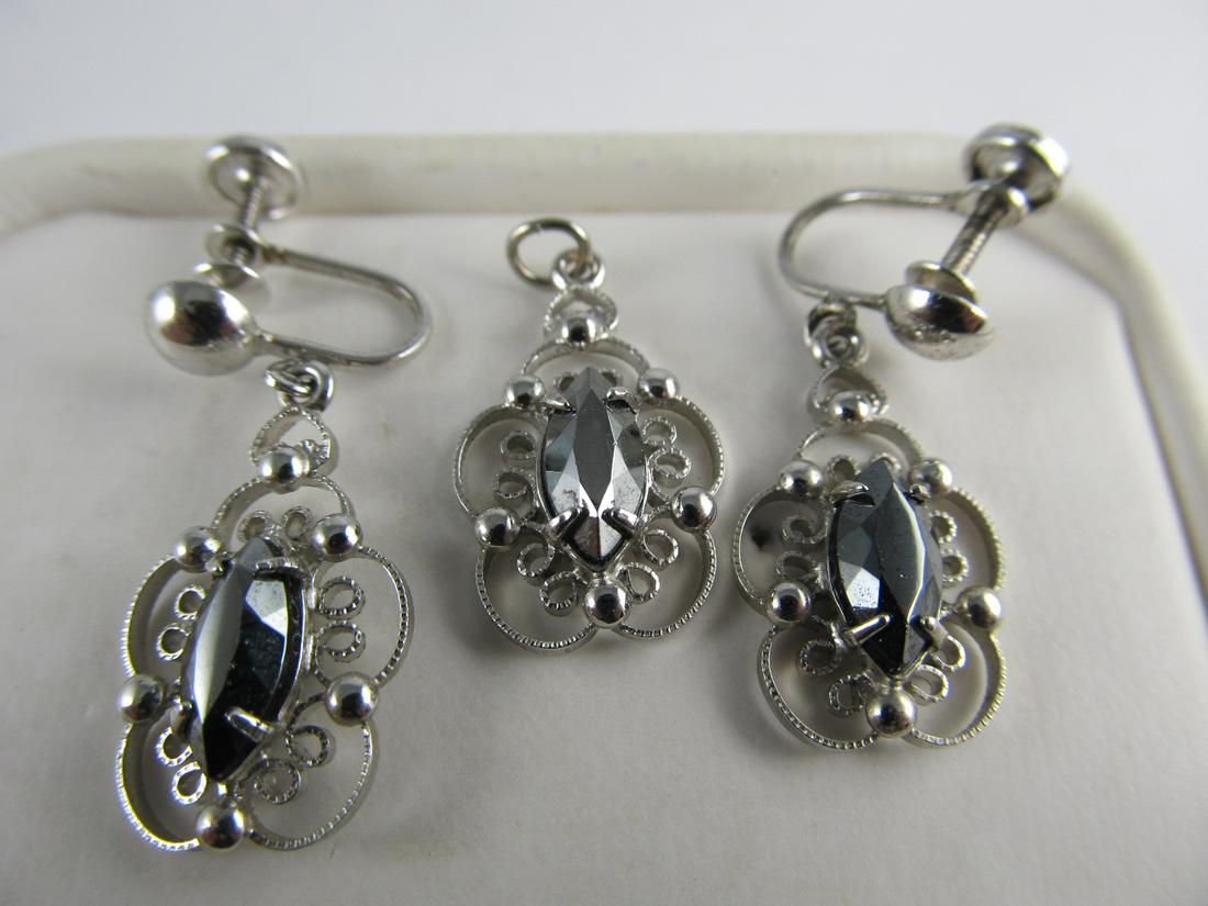 SORRENTO 925 STERLING SILVER VINTAGE PENDANT &: These nice Sorrento screw-back earrings with a fine pendant have a fine design with hematite stones. They have a nice patina. They weigh just over 5.2 grams. The earrings measure just over 1 1/8 inche