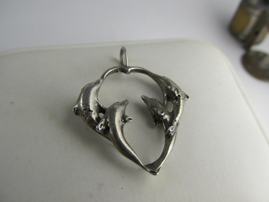 4 DOLPHINS ATTRACTIVE DELICATE PENDANT STERLING SILVER (1 of 5)