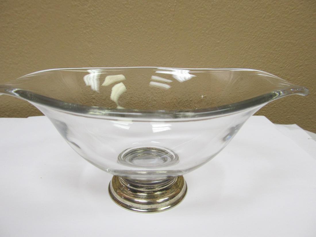 STERLING SILVER RIM NICE 2 LIP CLEAR GLASS BOWL 7 1/4: STERLING SILVER RIM NICE 2 LIP CLEAR GLASS BOWL 7 1/4" WIDE XLNT COND Product Description: This nice clear glass bowl with 2 lips & a sterling base rim is in overall excellent condition. It was possib