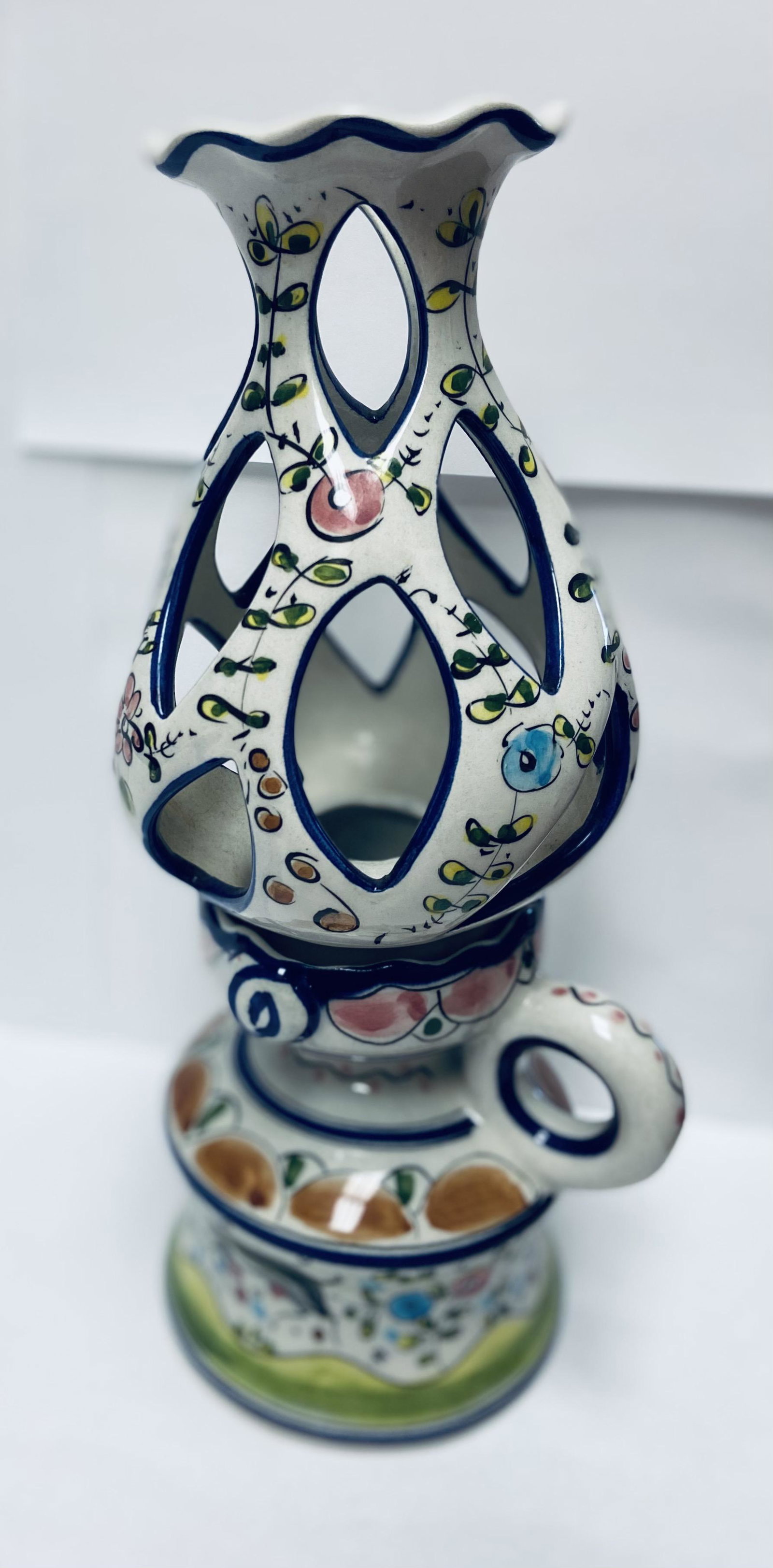 Malveira Da Serra Portugal Seculo XVII Ceramic: Malveira Da Serra Portugal Seculo XVII Ceramic Hand-Painted Porcelain Lantern - About 11.5". Condition is "Used". Use zoom feature on photos to see details of the piece Photos are an important part of