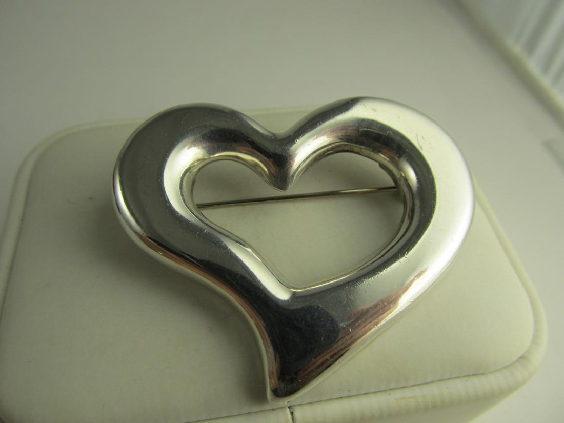 MEXICO STYLIZED ATTRACTIVE HEART PIN STERLING SILVER 1: This attractive, very wearable Mexico sterling silver heart pin is in overall very good condition with a nice patina. It has a nice, recently polished patina & should clean nicely with a silver cloth,
