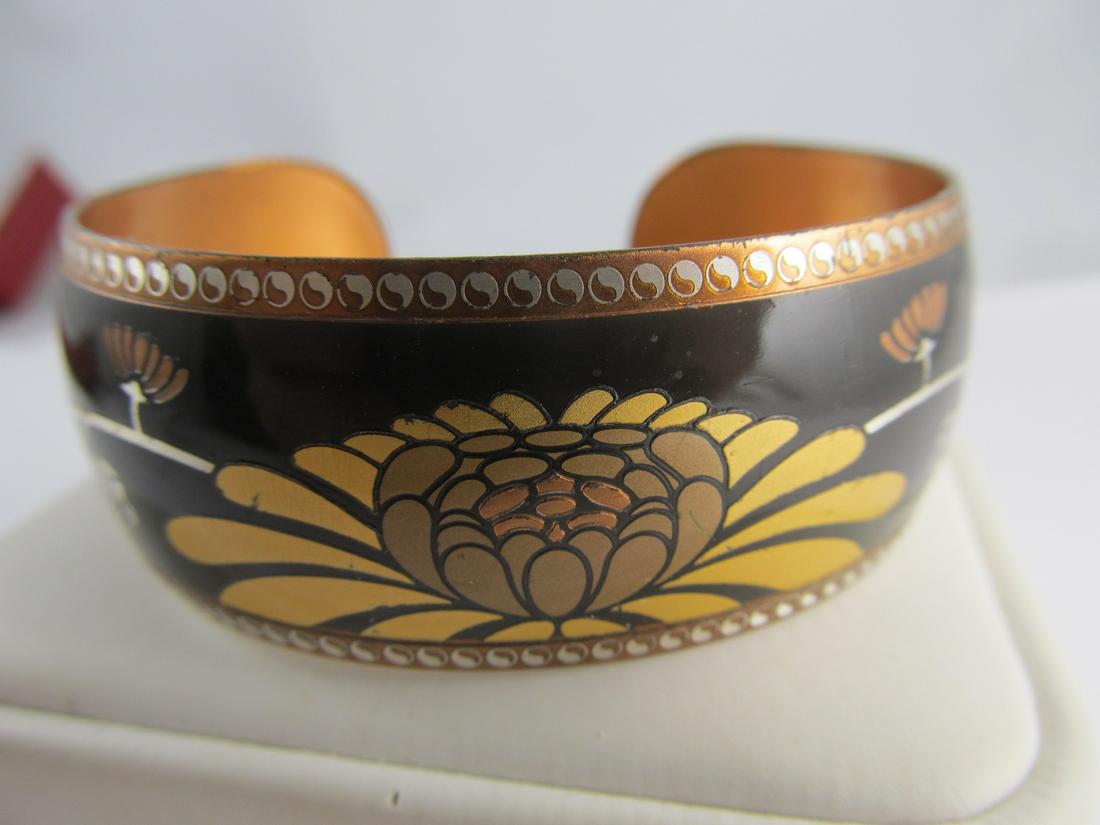 NICELY PAINTED COPPER FLOWER VINTAGE OPEN CUFF BRACELET (1 of 6)