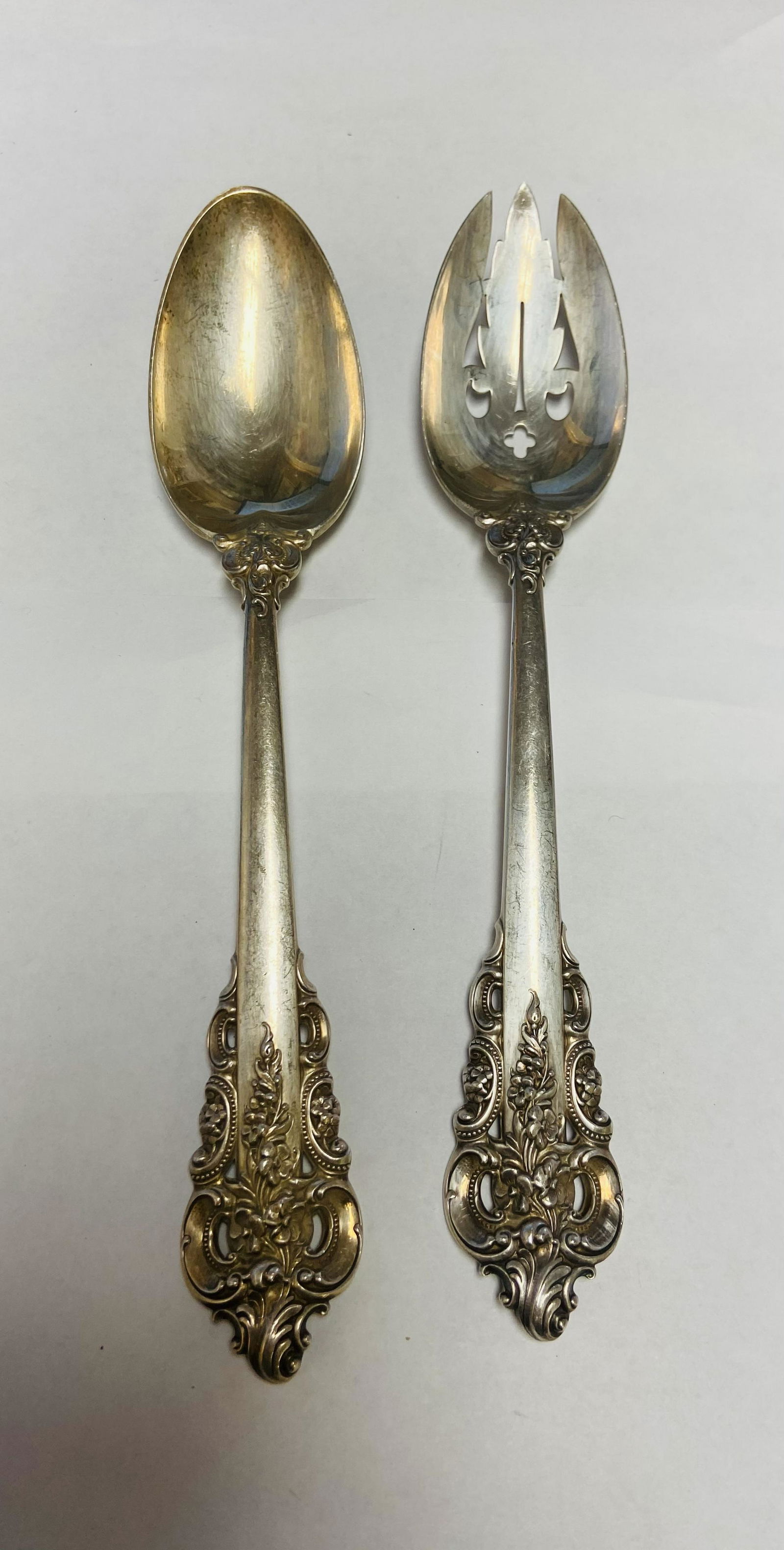 WALLACE SILVERSMITHS GRANDE BAROQUE STERLING SERVING: WALLACE SILVERSMITHS GRANDE BAROQUE STERLING SERVING SPOONS SET INCLUDING PIERCED SERVING SPOON 8 7/8" XLNT COND. This fine Grande Baroque large serving spoons set is in overall excellent condition wi