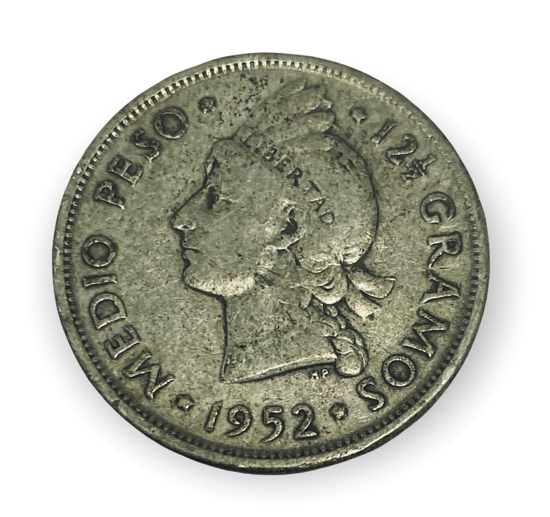 1952 1/2 Peso Dominican Republic Silver Half Peso: 1952 1/2 Peso Dominican Republic Silver Half Peso Circulated