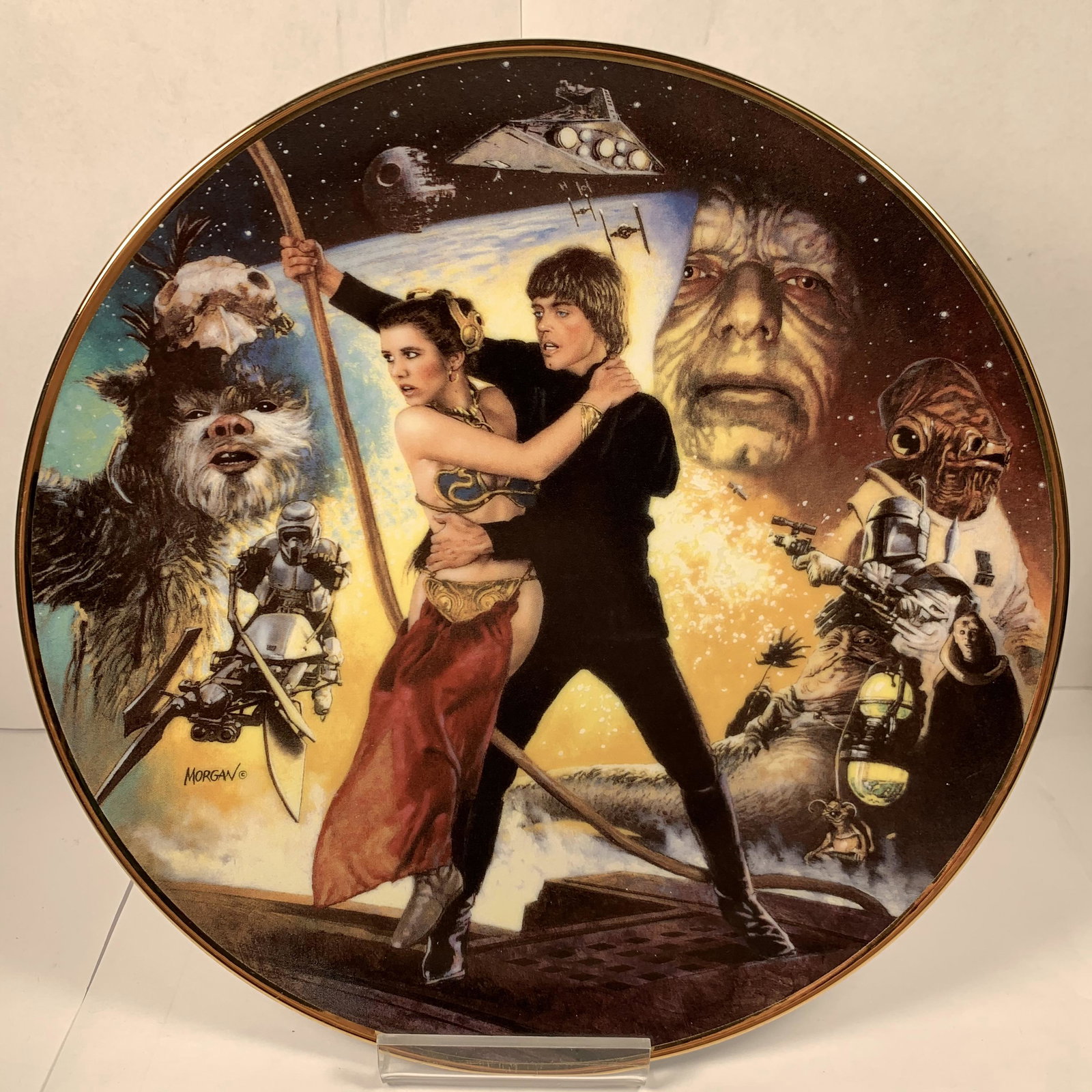 The Hamilton Collection Star Wars Plate Return of The: This nice Hamilton Collection Star Wars Plate Return of The Jedi is in excellent condition with no flaws seen. It is # # 4364 C. It is about 9 1/2" wide. There is no box.