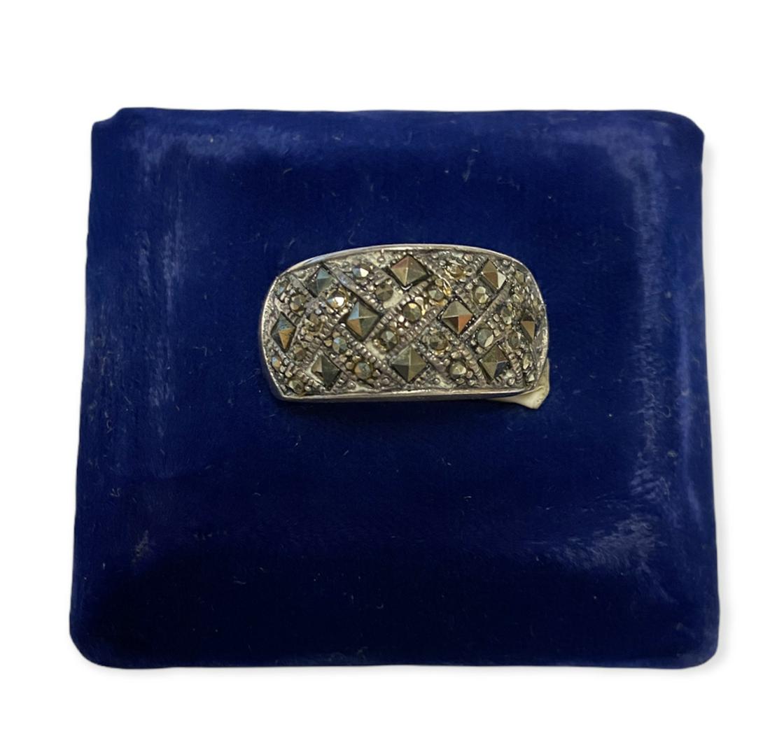 Sterling Silver Elegant Marcasite Ring Size 8: Sterling Silver Elegant Marcasite Ring Size 8 , weight 4.75 dwt