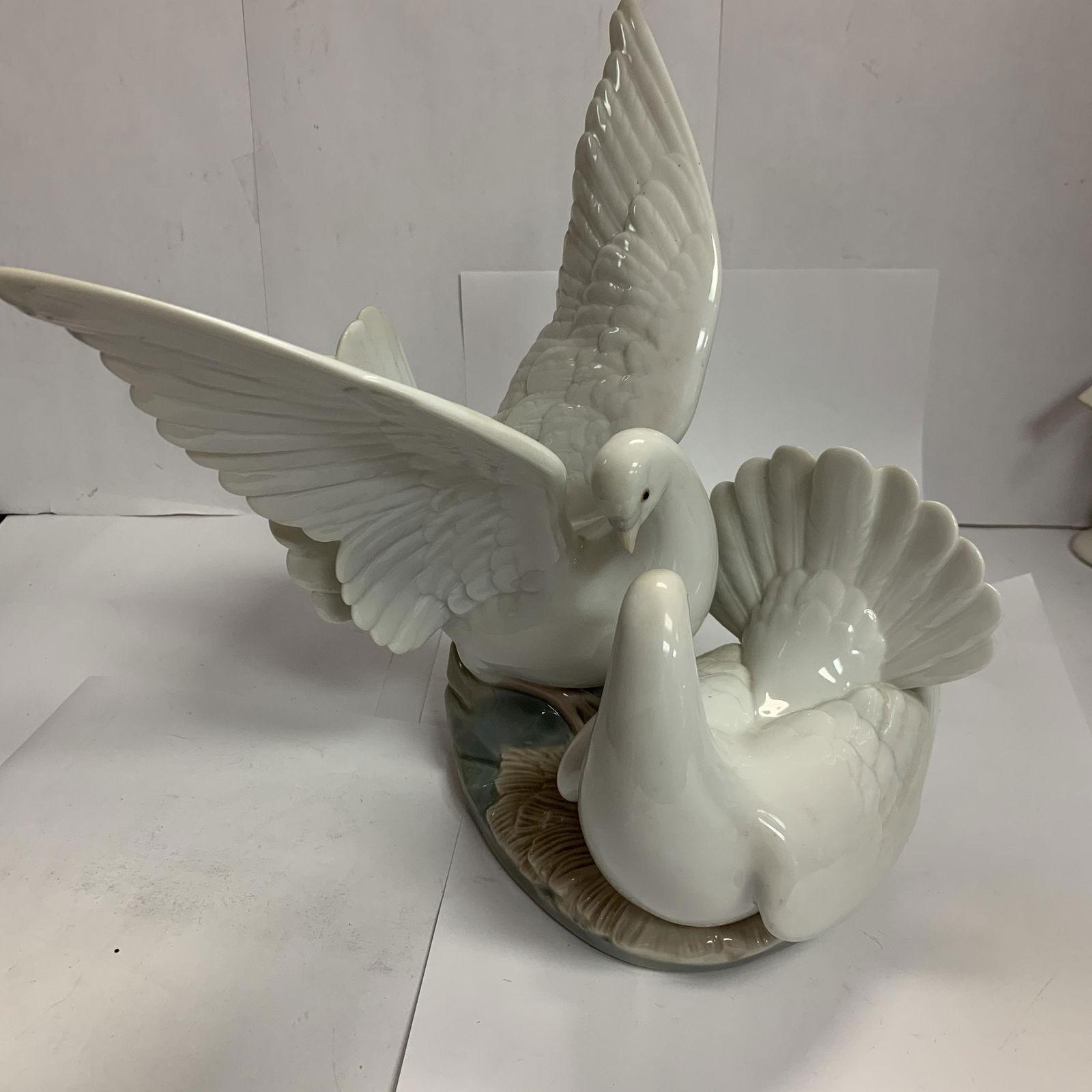 Attractive Lladro Large Pair of Doves Love Nest Retired Figure Xlnt Cond 9 1/2" Tall Xlnt Cond (1 of 7)