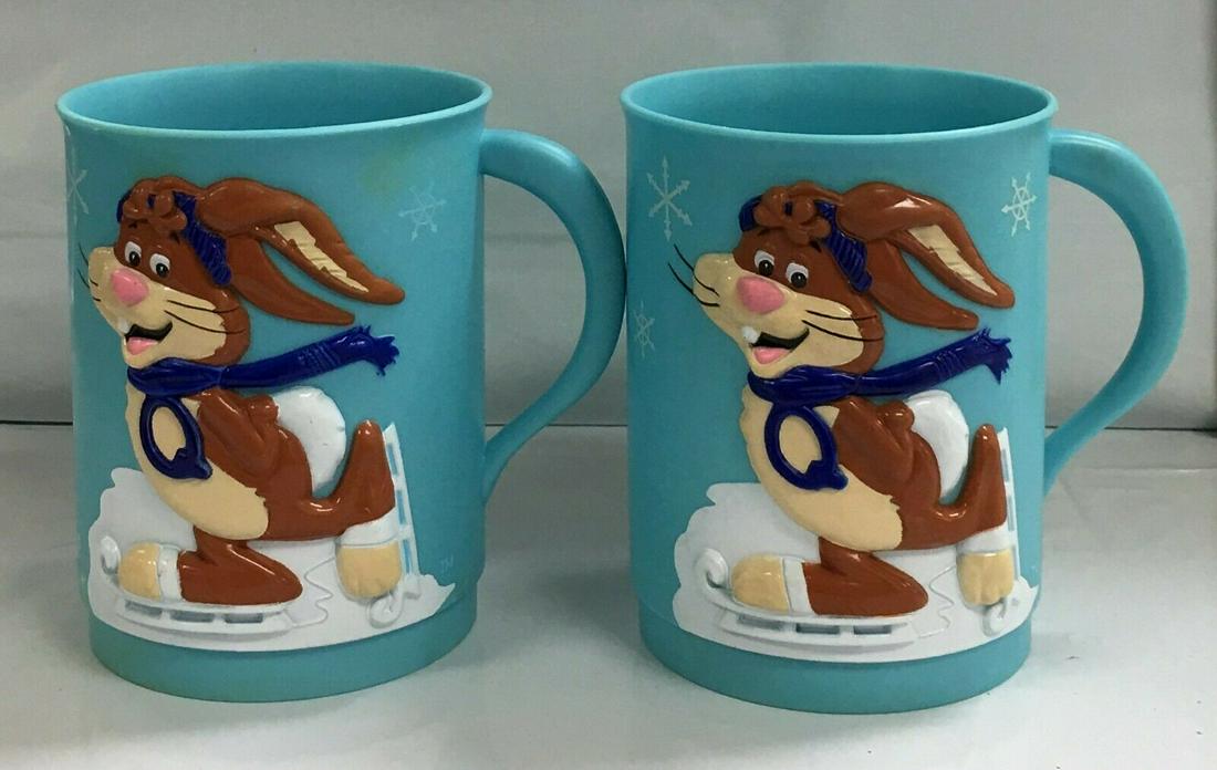 Set of 2 Vintage Nestle Quik Bunny 3D Ice Skating Blue Plastic Cup Mug: Set of 2 Vintage Nestle Quik Bunny 3D Ice Skating Blue Plastic Cup Mug
