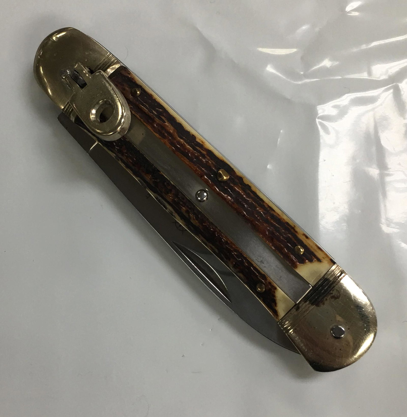 Vintage Hubertus Solingen Springer Stag Handle Automatic Pocket Knife: This knife is in excellent condition with few light scratches on the blade. The blade of this knife seems to have never been used or sharpened. The handle made from stag with metal decoration. It has 