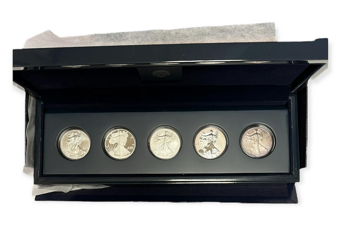 2011 American Eagle 25th Anniversary Silver Set US Mint: 2011 American Eagle 25th Anniversary Silver Set US Mint - The set contains the following 2011-dated coins: * one American Eagle One Ounce Silver Uncirculated Coin from the United States Mint at West P