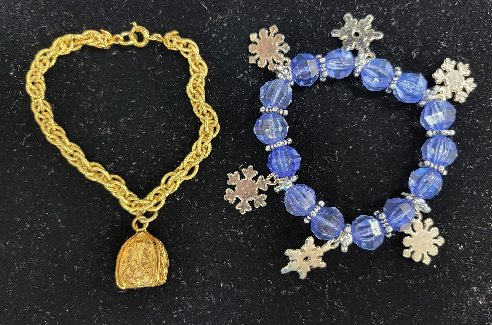 Lot of Women's Costume Jewelry Bracelets (1 of 6)