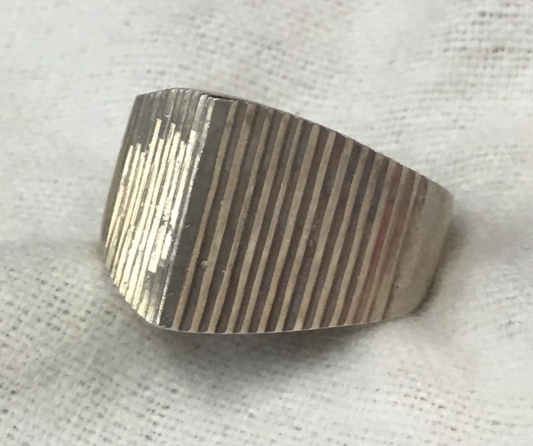 Vintage Mexico Taxco Sterling Silver Ribbed Pyramid Signet Ring Size 8.75 (1 of 8)