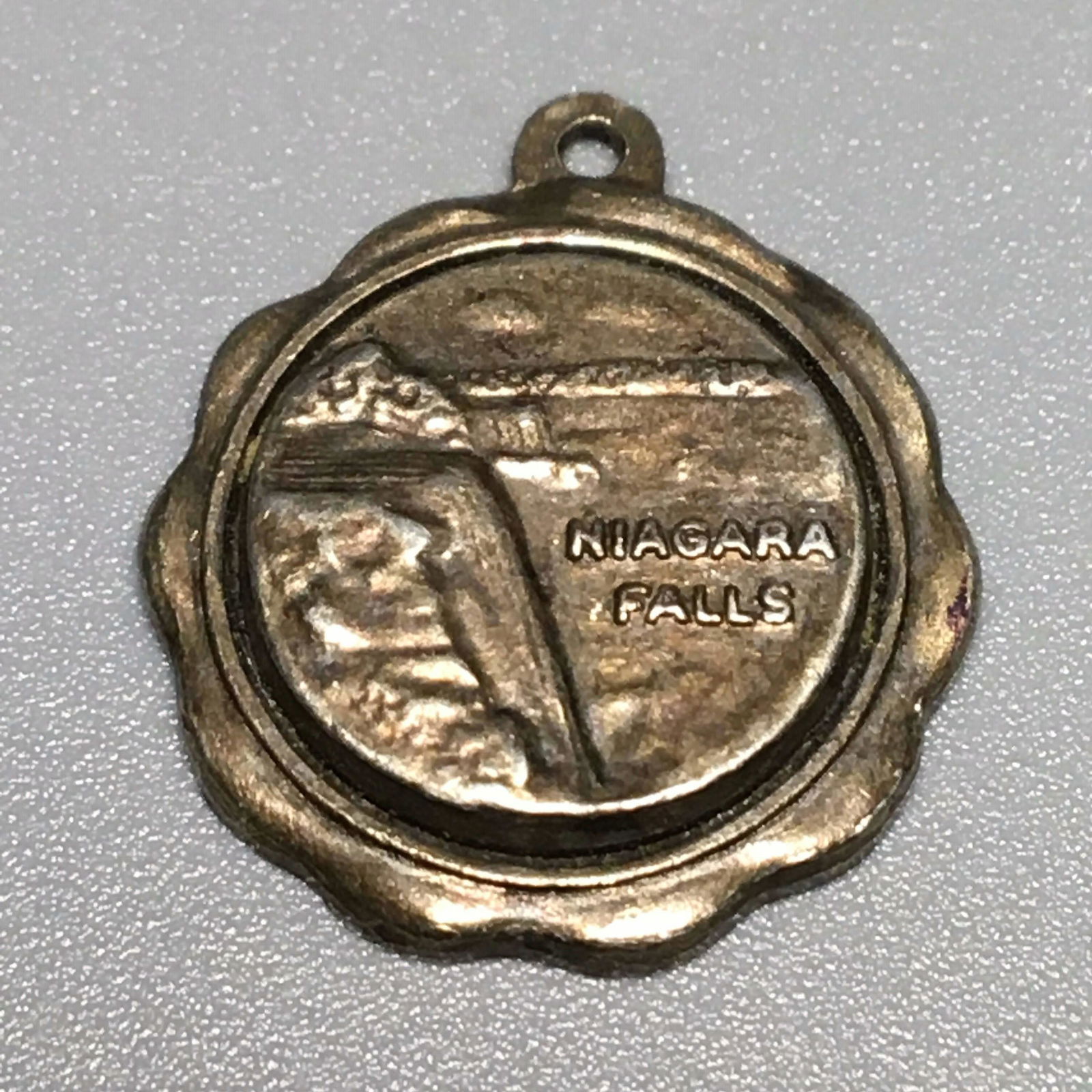 Vintage Sterling Silver Niagara Falls Souvenir Pendant (1 of 2)