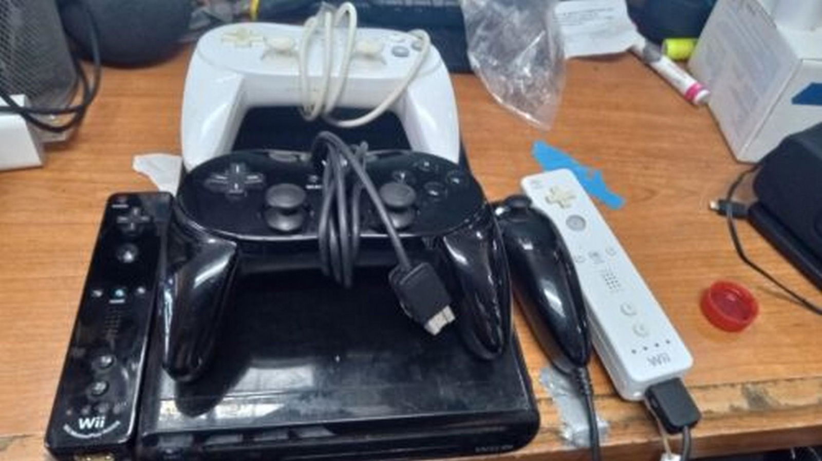 Nintendo Wii U Deluxe Bundle w/remotes, gamepad, two controllers, and num-chuk (1 of 9)