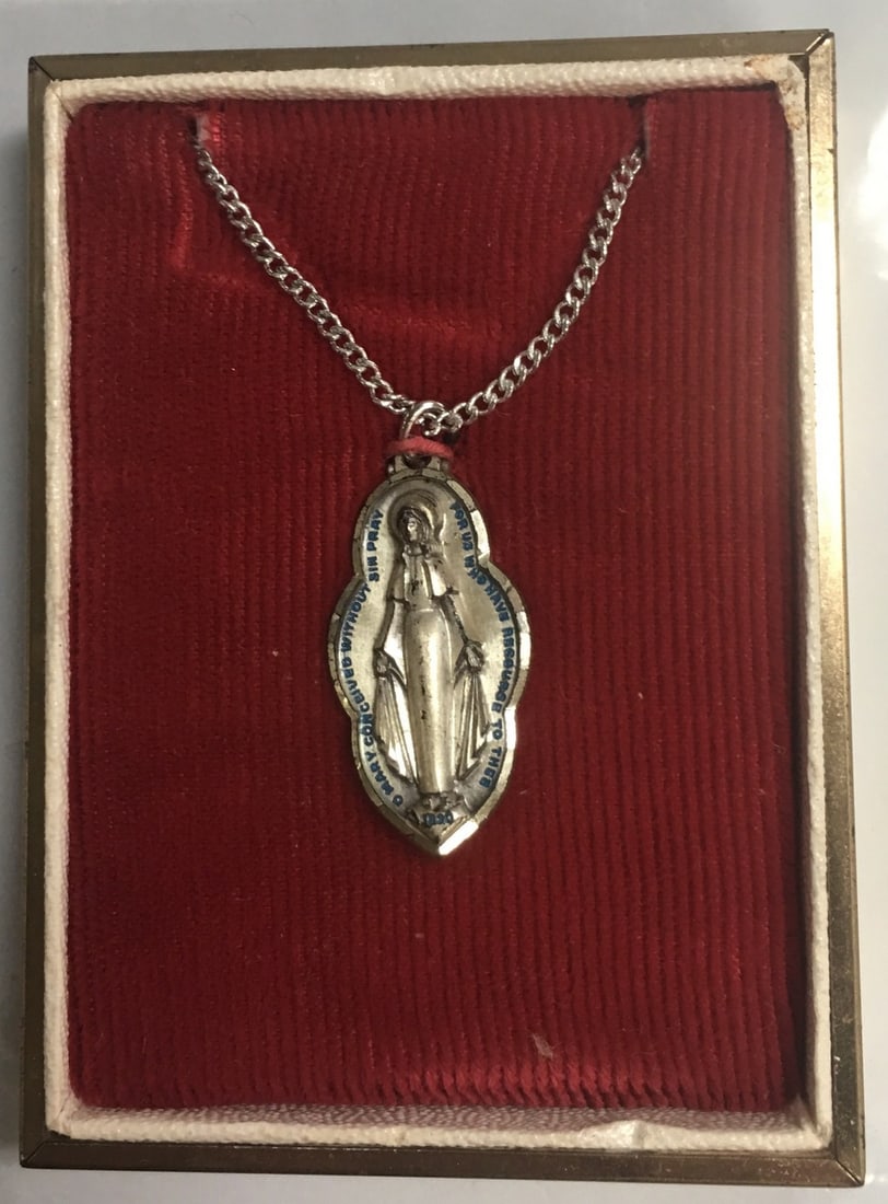 925 Sterling Silver Miraculous Medal Of Virgin Mary Catholic Pendant w/ Chain: This set is brand new in original opened box. It is marked Creed Sterling. The pendant measures about 1 1/8" by 14 mm and this chain is about 14" - 16" ( the package is closed, we can not measure it) 