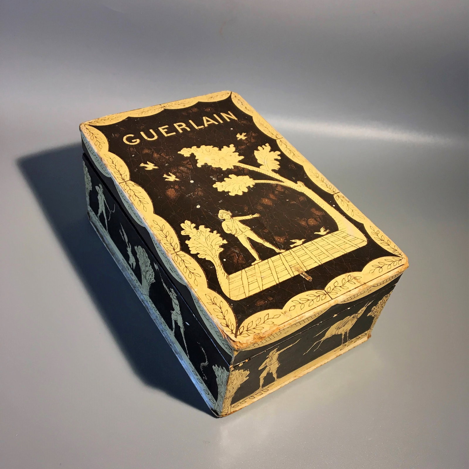 Vintage 1950's Guerlain Perfume Box: Vintage 1950's Guerlain Perfume Box, Made in France, Measures 5 1/2 x 3 1/2 x 2 1/4 in. Age Appropriate Wear