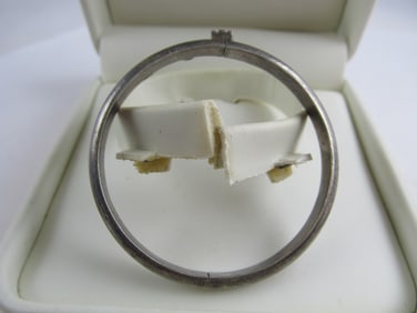 CHILD\'S VINTAGE STERLING SILVER HINGED BANGLE BRACELET XLNT COND