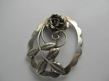 FINELY MADE STERLING SILVER VINTAGE DETAILED ROSE PIN 2 1/8" H V GOOD COND