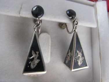 FINE SIAM STERLING SILVER SCREWBACK EARRINGS NIELLO BACKGROUND 1 7/8"  XLNT COND