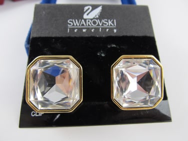 SWAROVSKI FINE FACETED CRYSTAL IN GOLD TONE CLIP EARRINGS 1" W/L XLNT COND