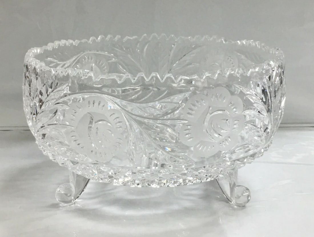Vintage Crystal Flower Design 3 Footed Fruit Bowl Centerpiece (1 of 12)