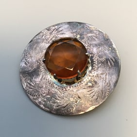 QW Faceted Amber & Etched Silverplated Pin