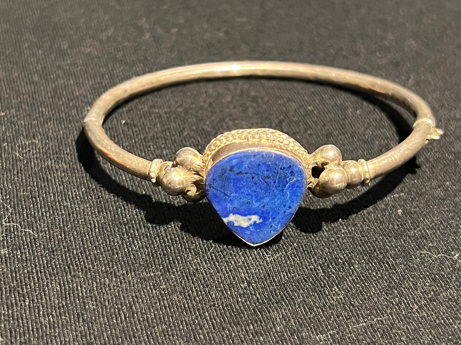 Sterling silver bangle with teardrop lapis stone: Sterling silver bangle with teardrop lapis stone