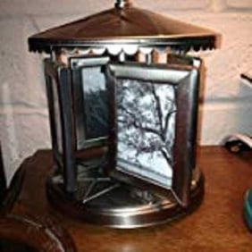 Rotating Merry-Go-Round Picture Frame