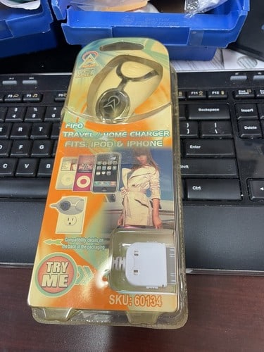 FIFO TRAVEL/HOME FAST CHARGER OLD APPLE PRODUCTS (1 of 1)
