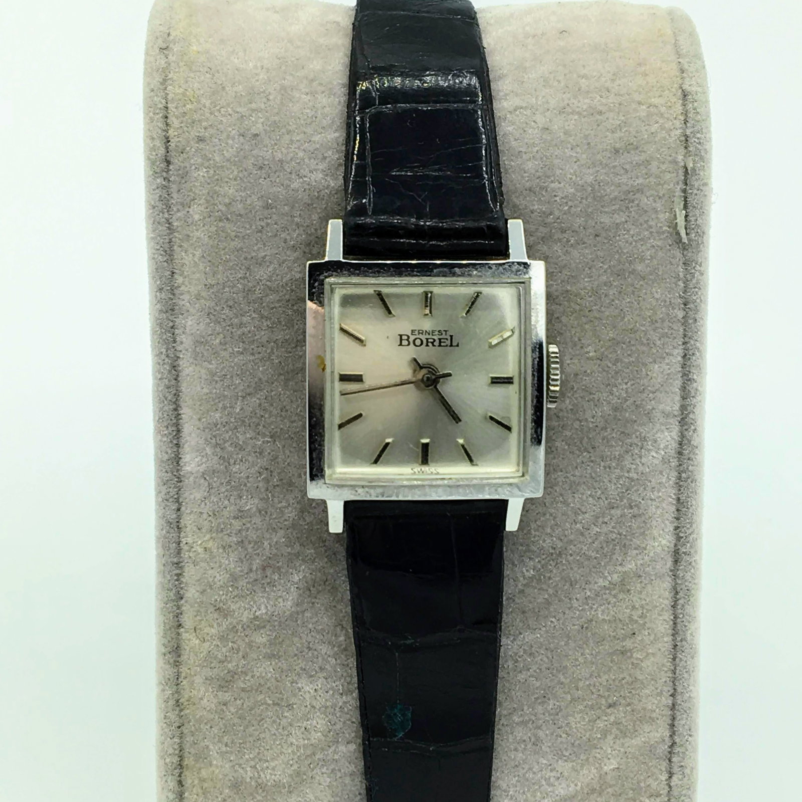 Vintage Ernest Borel Swiss 17J Unadj Ladies Wrist Watch Running: Vintage Ernest Borel Swiss 17J Unadj Ladies Wrist Watch Running. Stainless Steel Back, Measures 16 x 16 mm. Original 7 Inch Ernest Borel Neuchatel Swiss Leather Band. Watch is in Very Good Condition