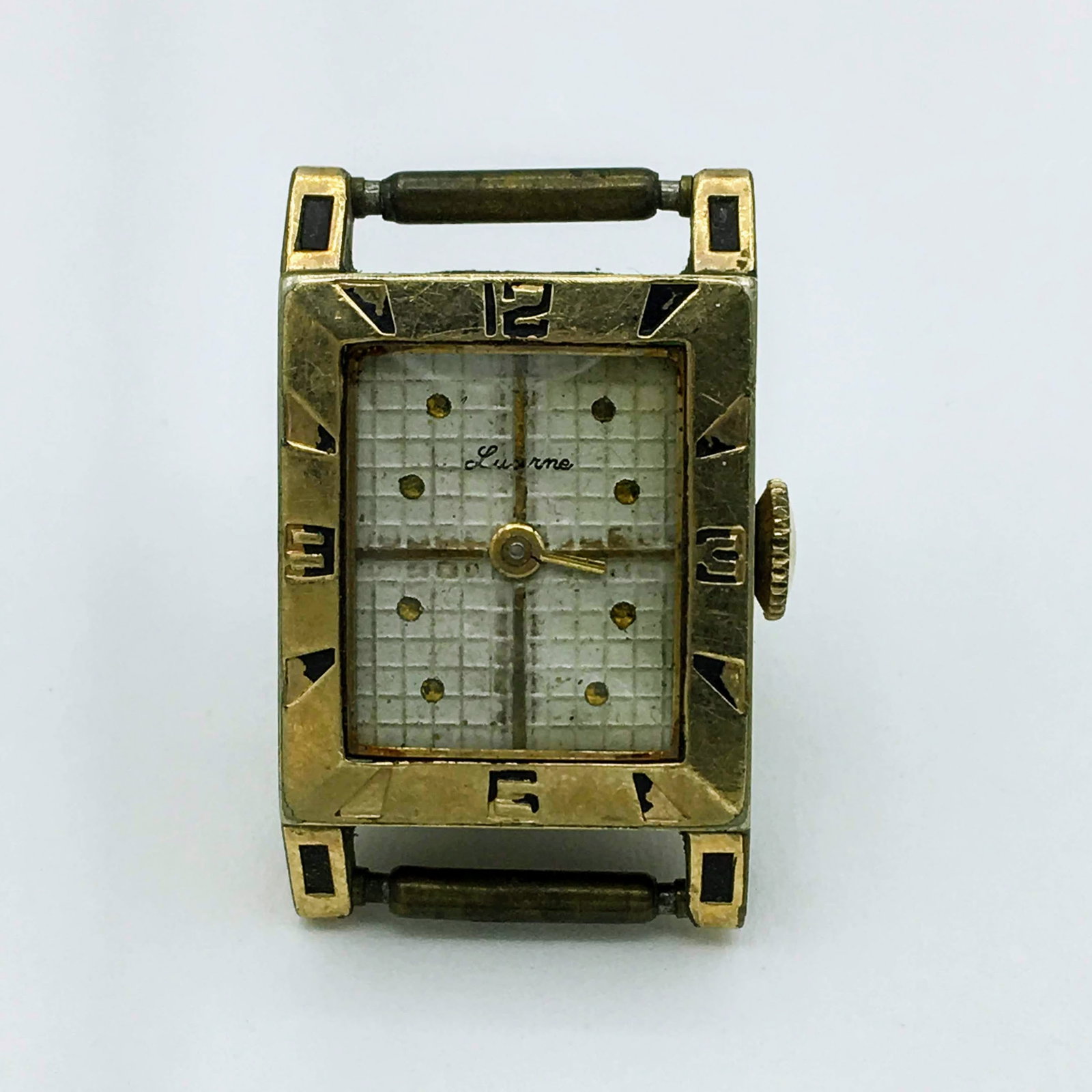 Vintage Emerson Watch Co. Swiss 17J Unadj Lucerne Ladies Wrist Watch: Vintage Emerson Watch Co. Swiss 17J Unadj Lucerne Ladies Wrist Watch. Stainless Steel Back, Measures 20 x 17 mm. Missing Minute Hand See Photos For Condition. Not Running.