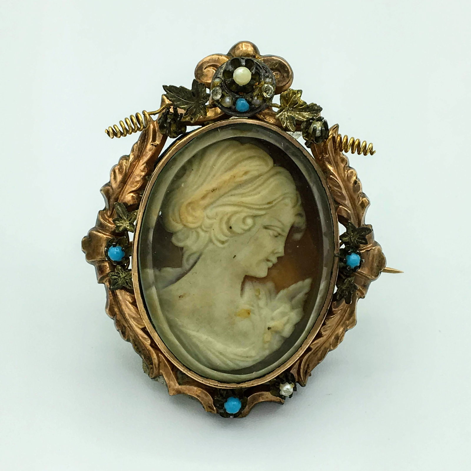 Antique 10K Gold Shell Cameo Portrait Pin With Pearls & Turquoise: Antique 10K Gold Shell Cameo Portrait Pin With Pearls & Turquoise. Weight 21.6 grams or 13.9 dwt. Measures 2 x 1 3/4 Inches. Condition Appropriate with Age and as Pictured.