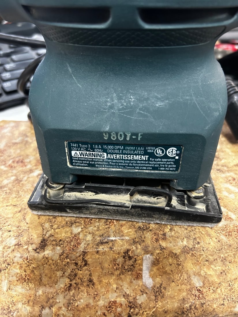 Vintage Black & Decker 1/4 Sheet Palm Grip Quick Finish Sander No 7441 (1 of 3)