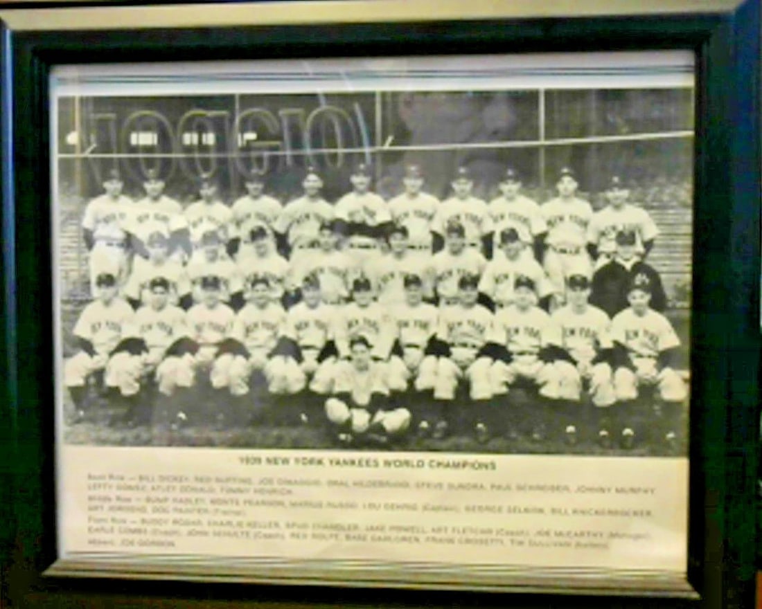 NEW YORK YANKEES 1939 WORLD CHAMPIONS COPY DAILY NEWS PICTURE W/ROSTER (1 of 3)