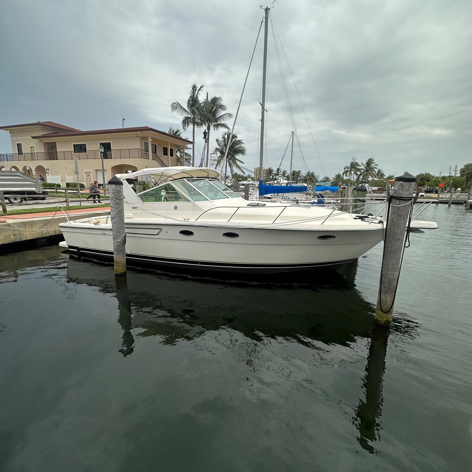 1995 37 Ft Tiara Yachts Cruiser (1 of 9)