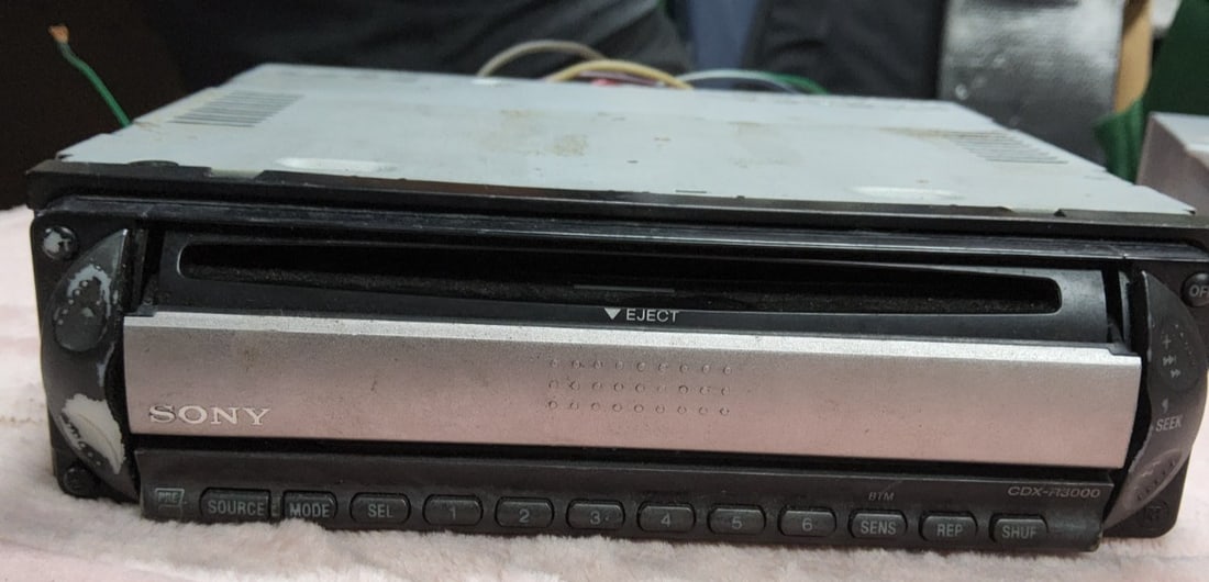 Sony CDX-R3000 Car Radio Stereo CD Player Used (1 of 3)